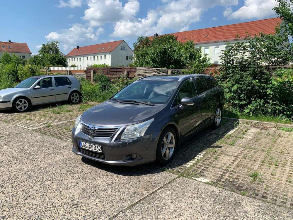 Toyota Avensis Avensis Combi 2.2 D-4D Automatik TEC-Edition