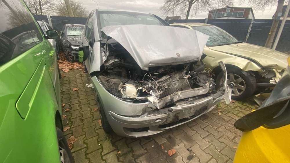 Mercedes-Benz A 180 UNFALLFAHRZEUG FÜR EXPORT ODER SCHLACHTER