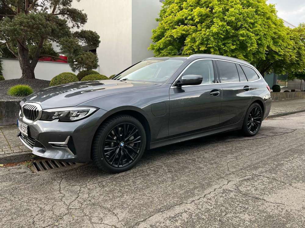 BMW 330 330e+Touring+xDrive+Aut.+Luxury+Line HUD Garantie