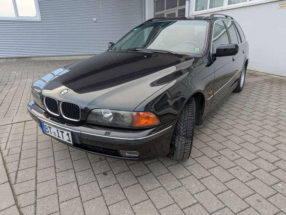 BMW 528 528i touring YOUNGTIMER HU 11-2026