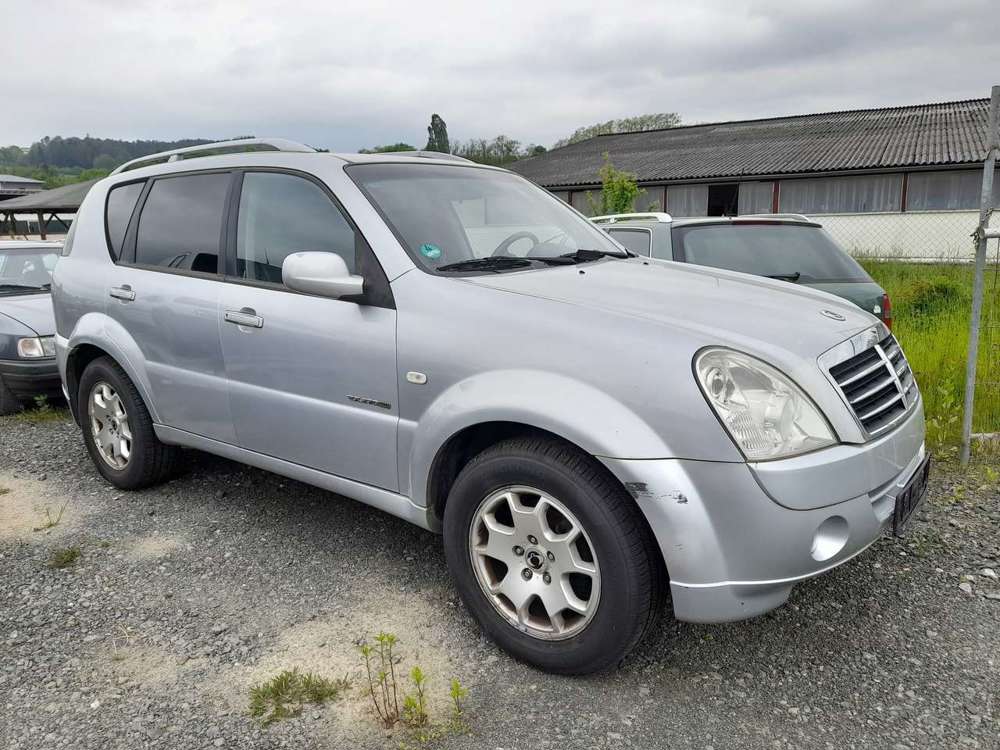 SsangYong Rexton Rexton RX 270 Xdi Automatik s 4 x 4. Neue Reifen
