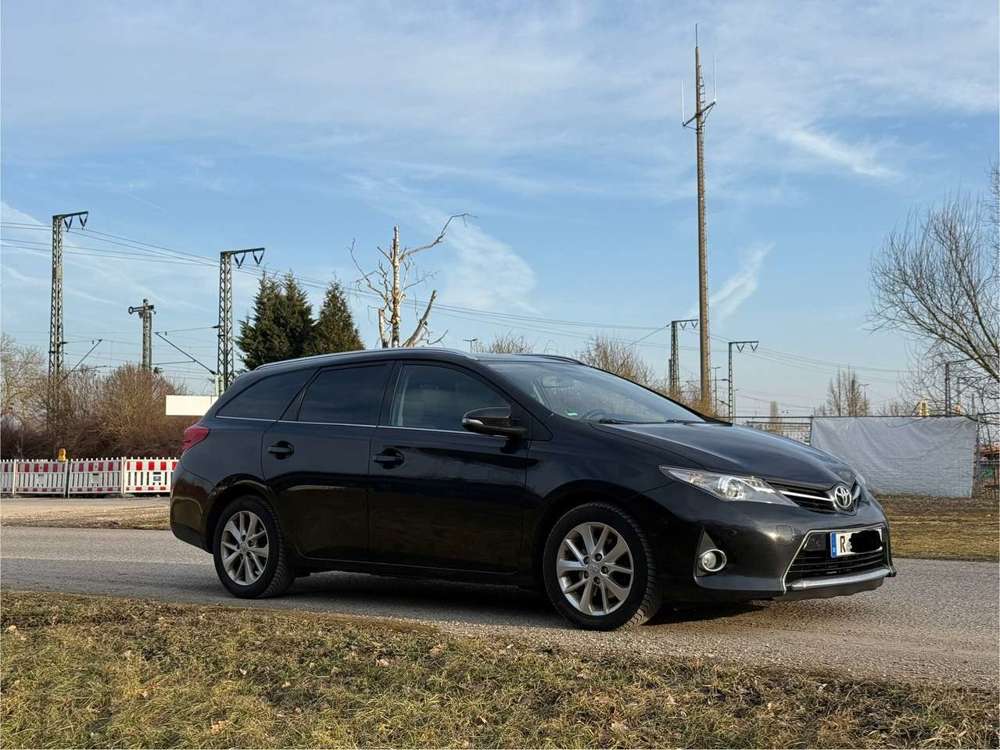 Toyota Auris Auris 2.0 D-4D Touring Sports TS Life Plus