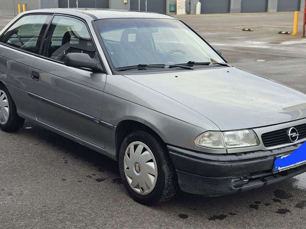 Loading...Opel Astra