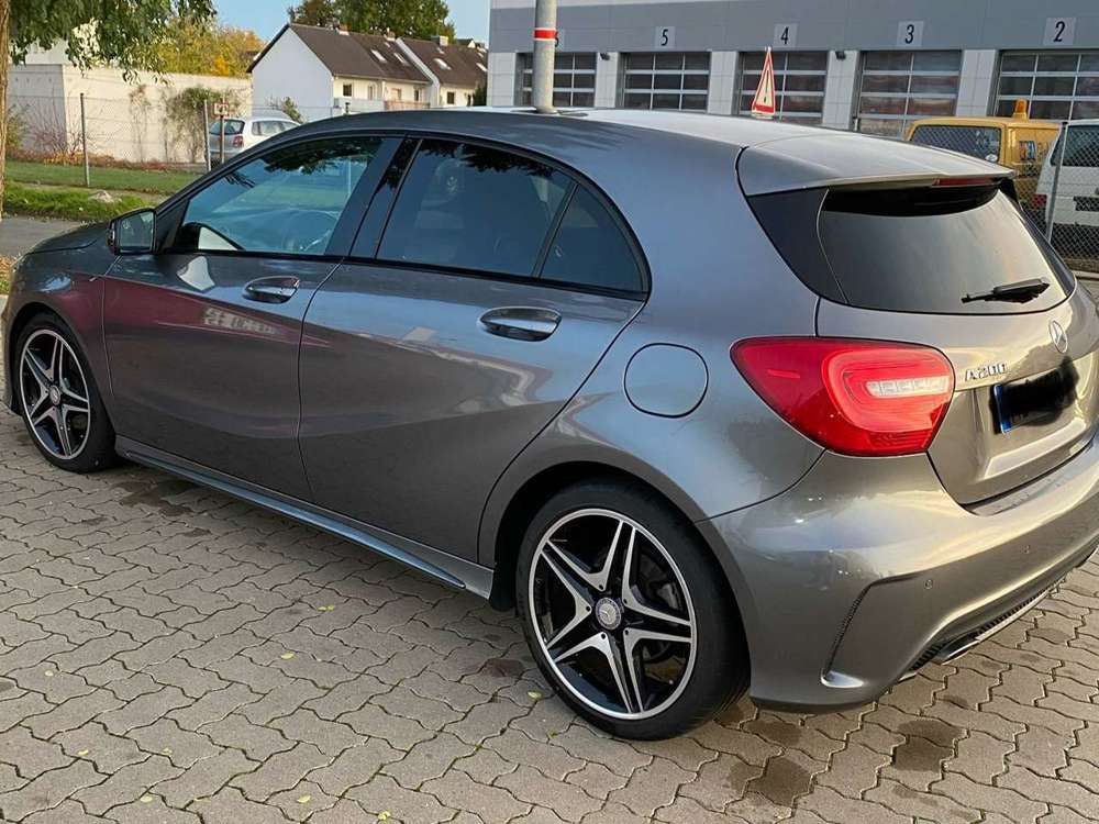 Mercedes-Benz A 200 A 200 7G-DCT AMG Line