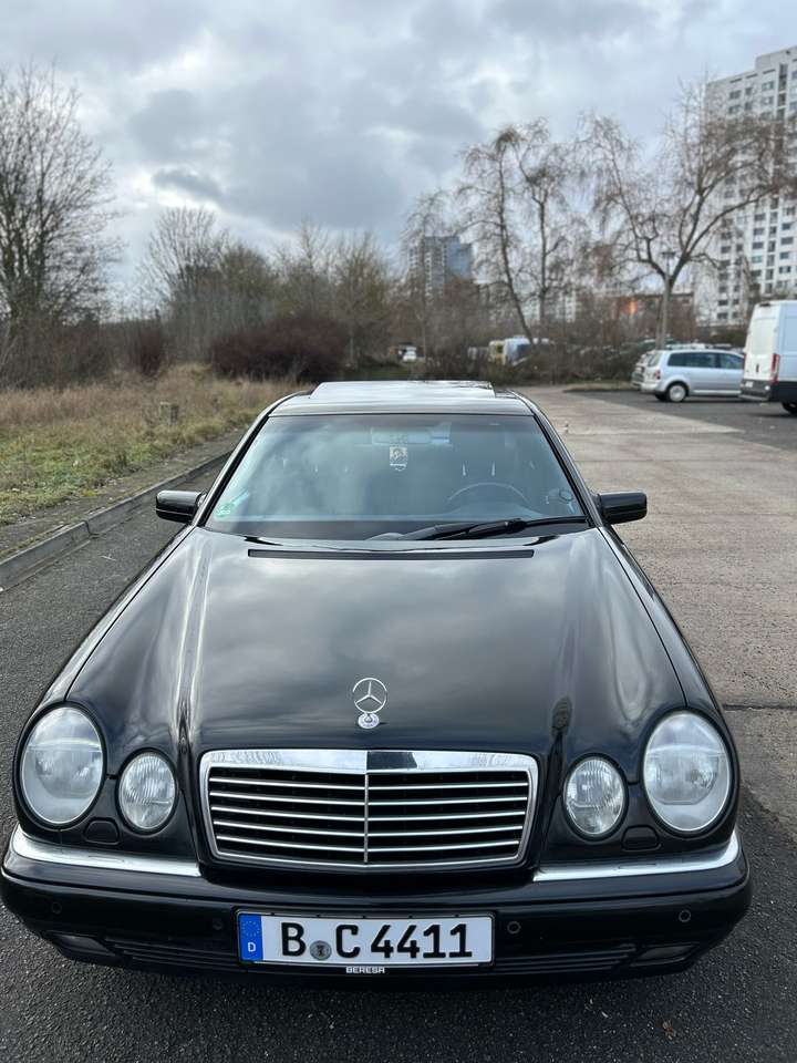 Mercedes-Benz E 240 Avantgarde