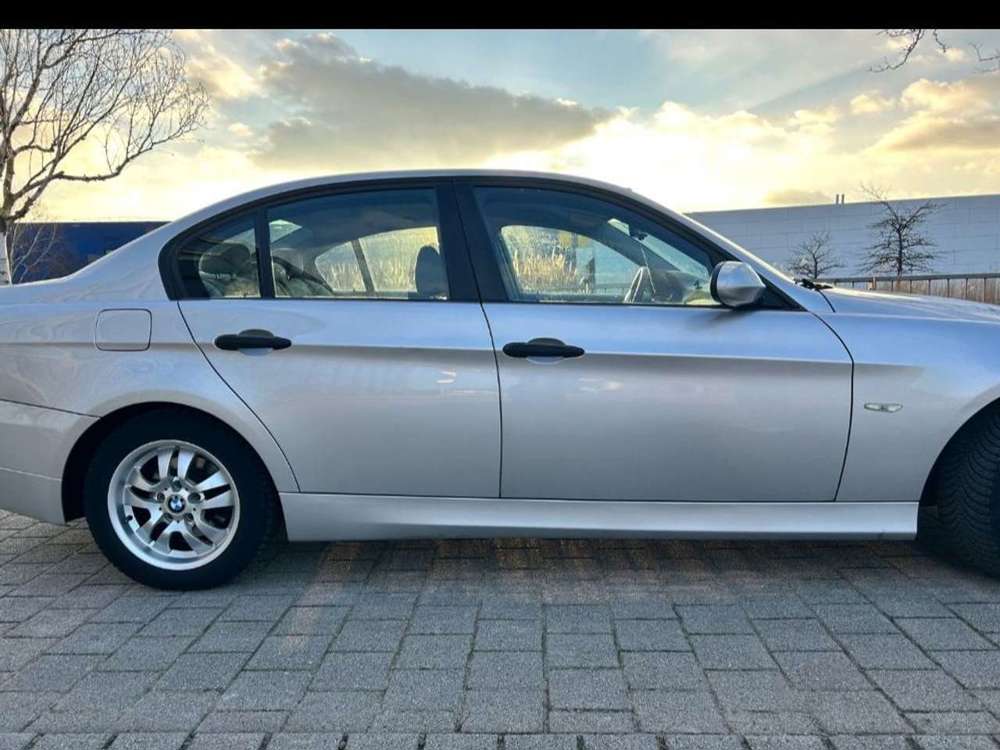 BMW 320 320i
