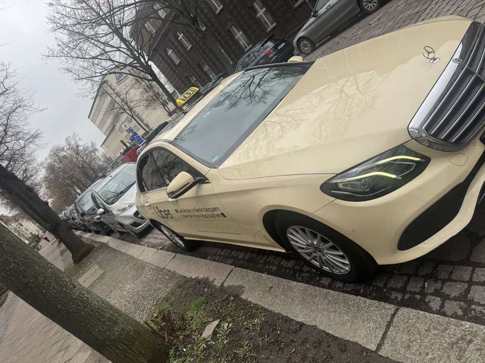Mercedes-Benz E 220 d 4Matic 9G-TRONIC