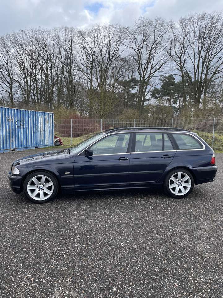 BMW 320 320i touring