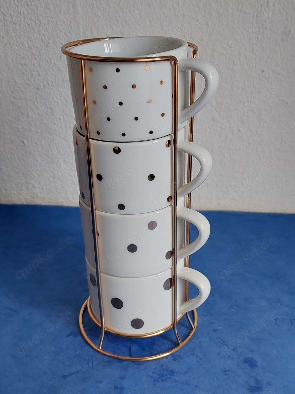 4 Stapeltassen im Gestell 4 Stapeltassen im Gestell