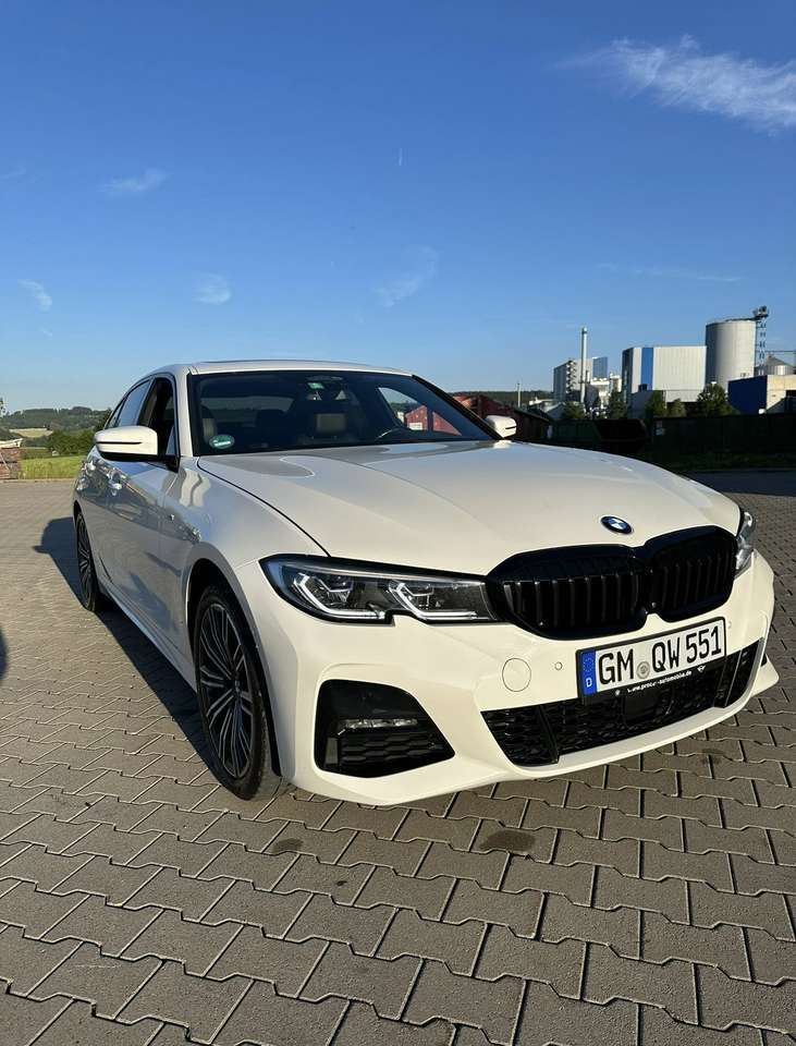 BMW 330 BMW 330e M Sport - Vollausstattung