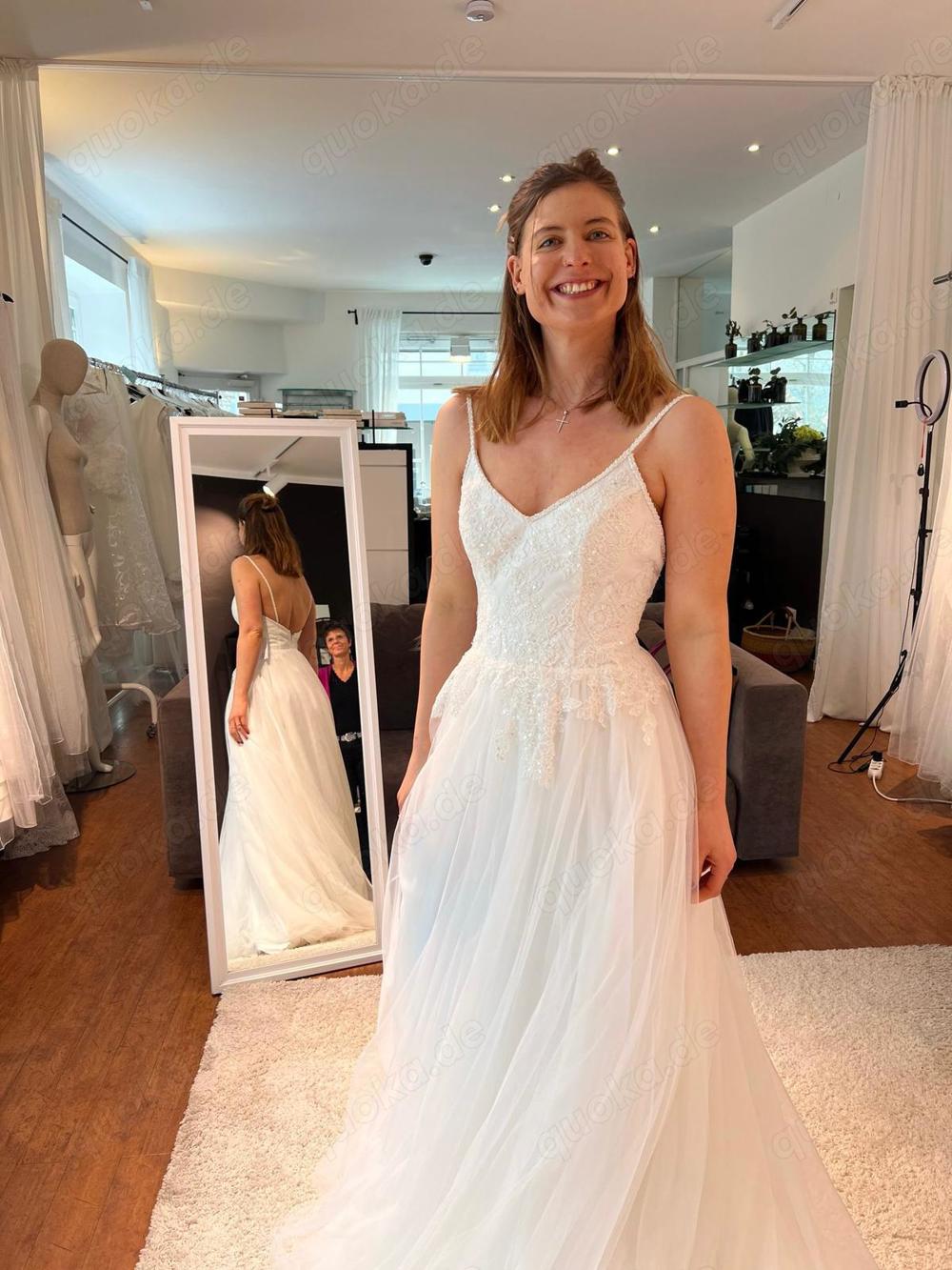 neuwertiges Brautkleid, weiß, mit Perlen bestickt