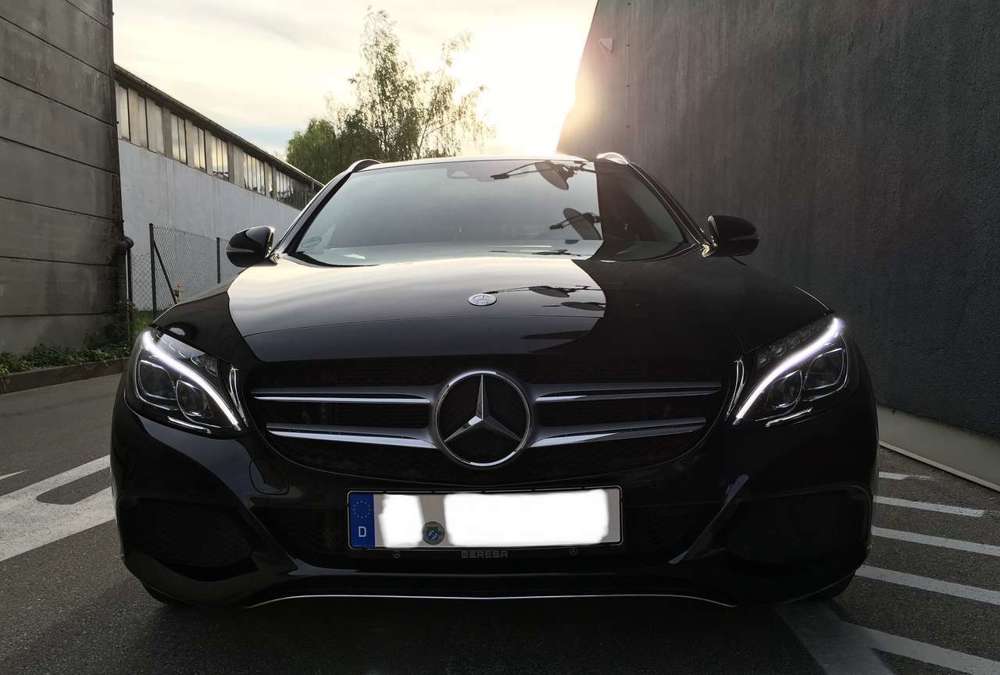 Mercedes-Benz C 180 Avantgarde T-Modell PANO / HUD / ILS / Keyless-Go