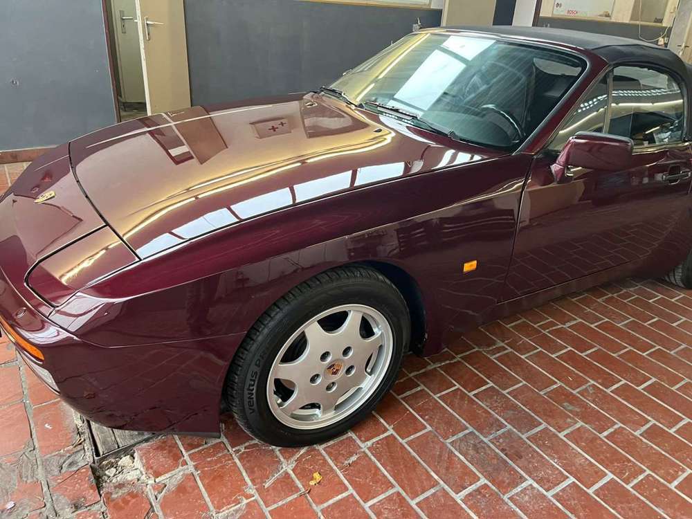Porsche 944