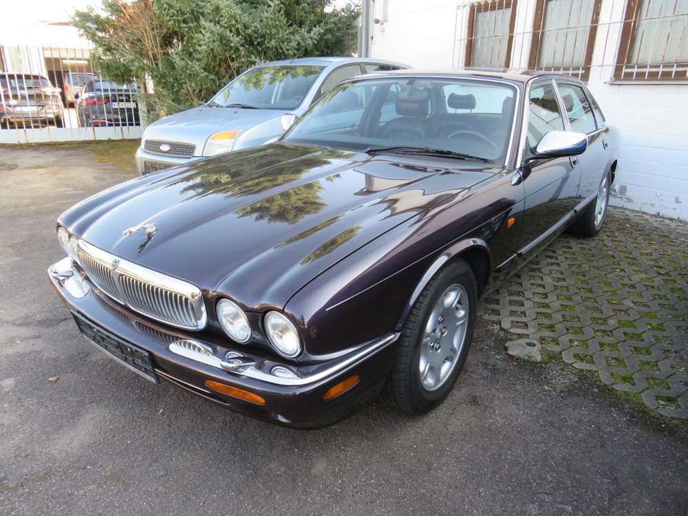 Jaguar XJ8
