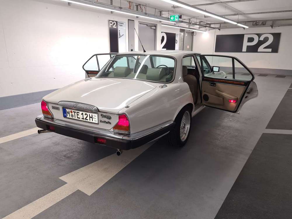 Jaguar XJ12 Daimler Double Six XJ12