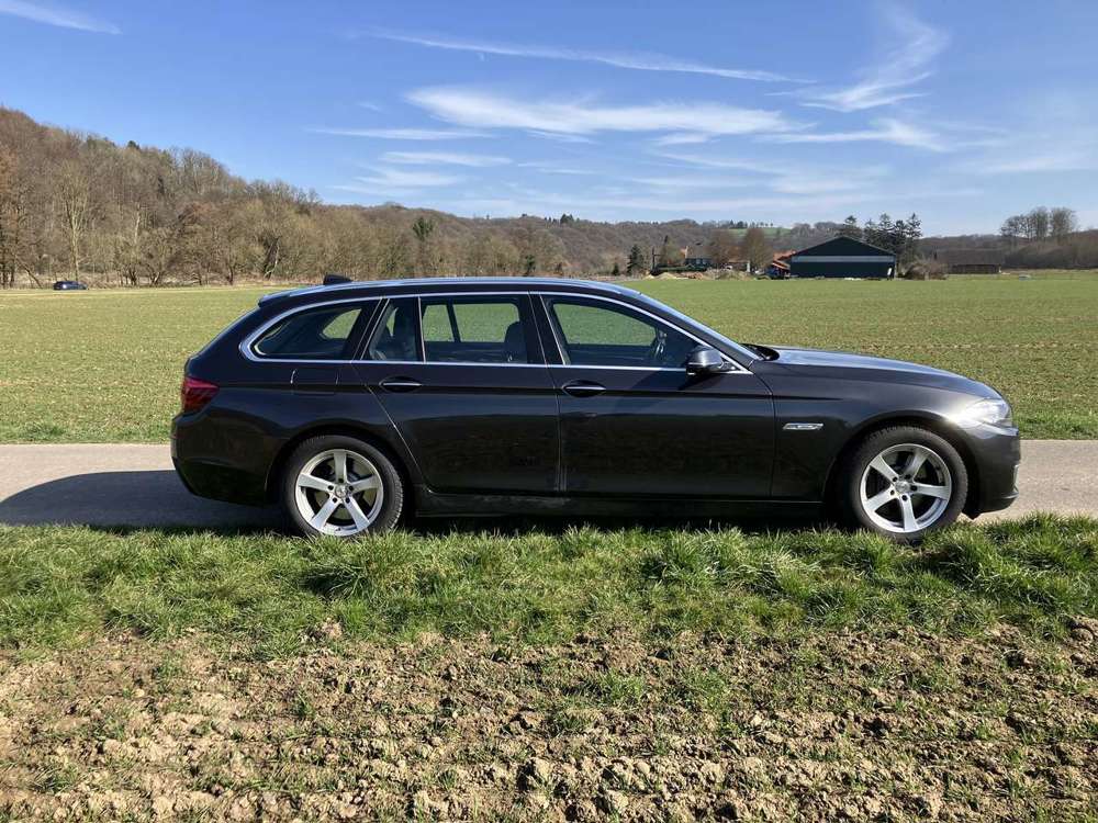 BMW 530 530d xDrive Touring Sport-Aut. Leder AHK
