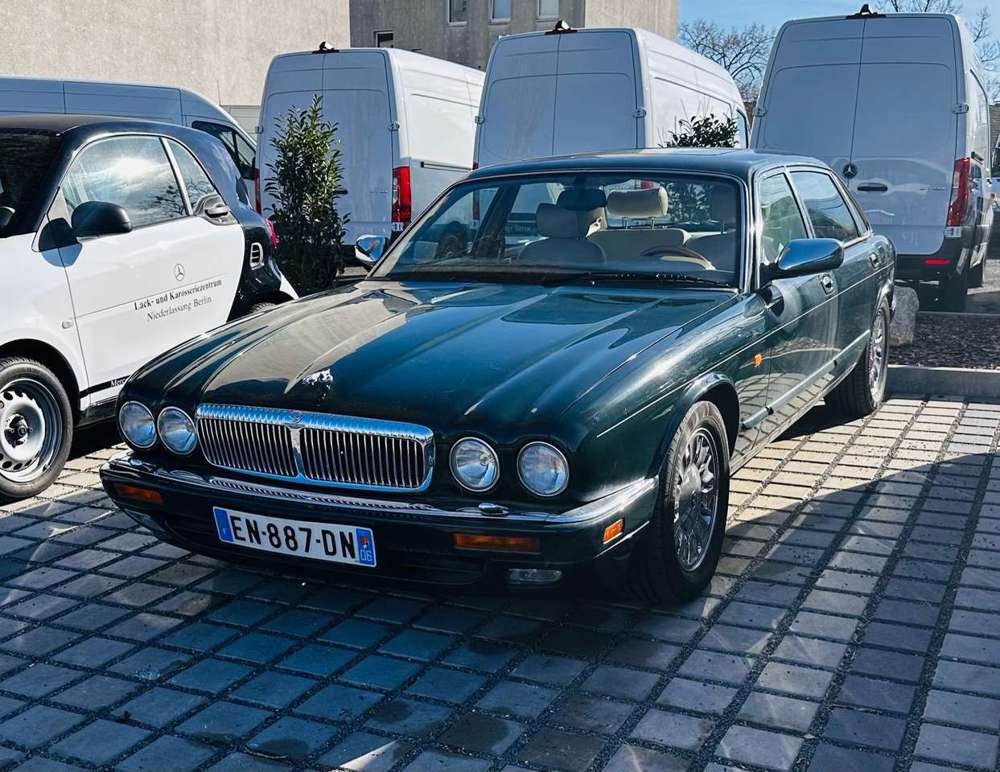 Jaguar Daimler Double Six