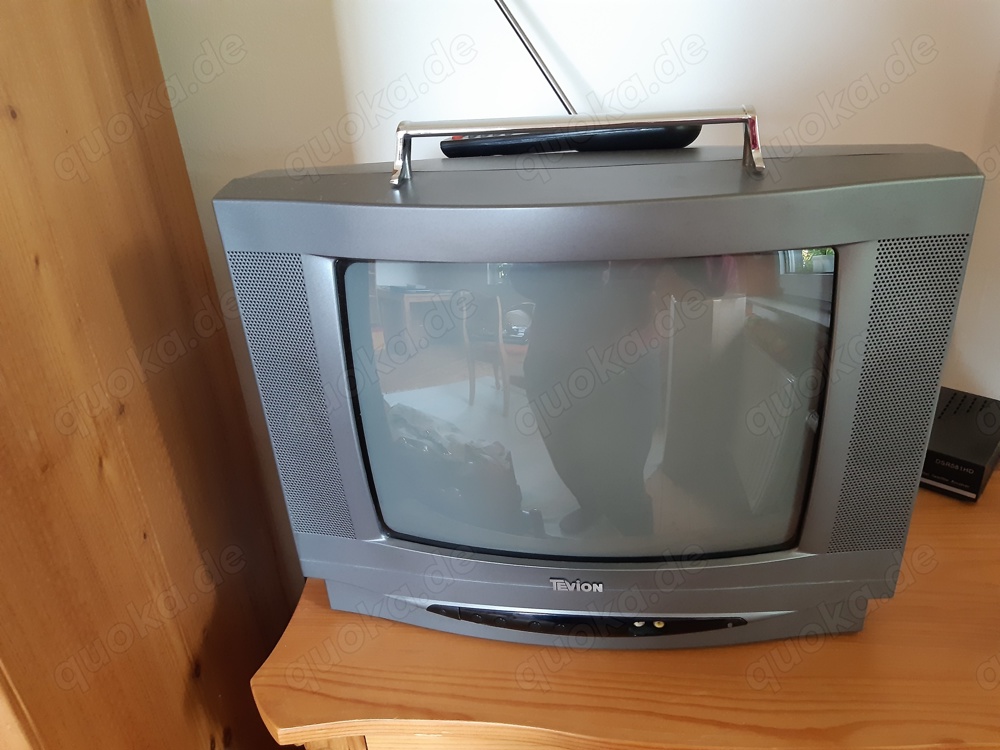 Kleiner Farb-Fernseher