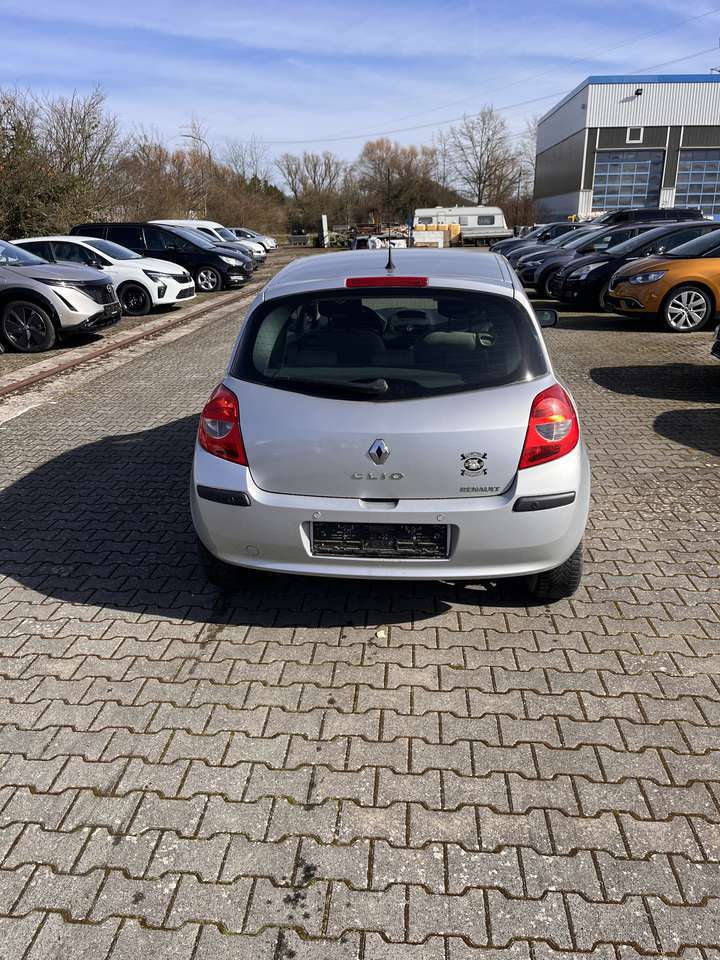 Renault Clio 1.2 16V Authentique