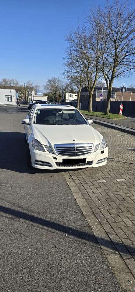 Mercedes-Benz E 220 CDI DPF BlueEFFICIENCY