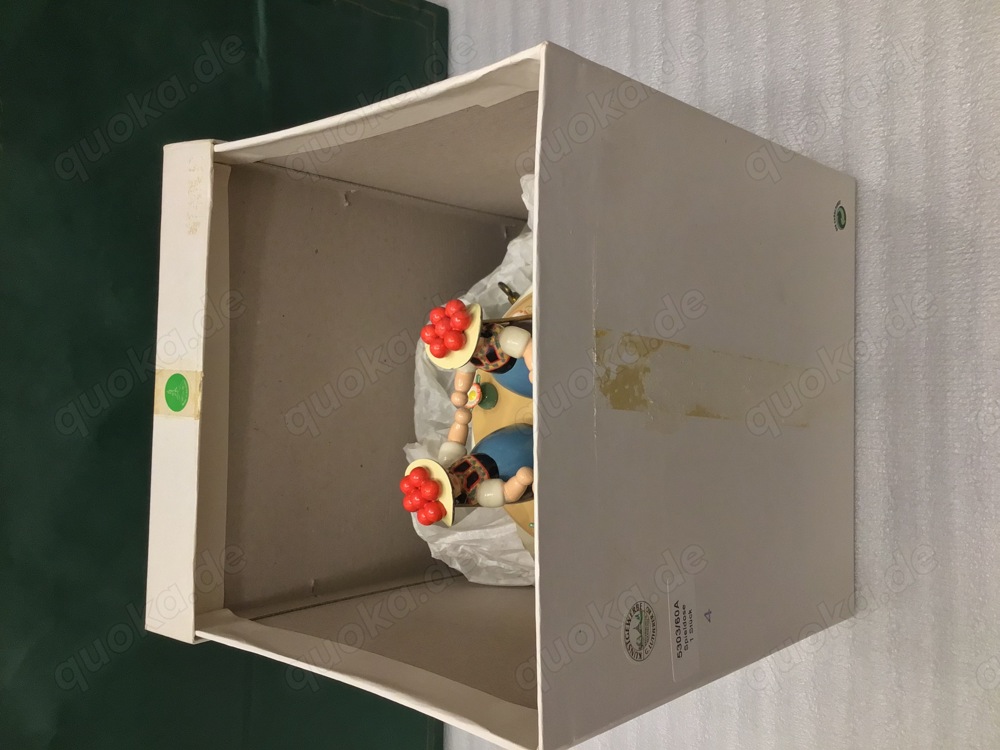 Wendt & Kühn seltene guterhaltene Spieluhr Schwarzwaldmädchen Erzgebirge 