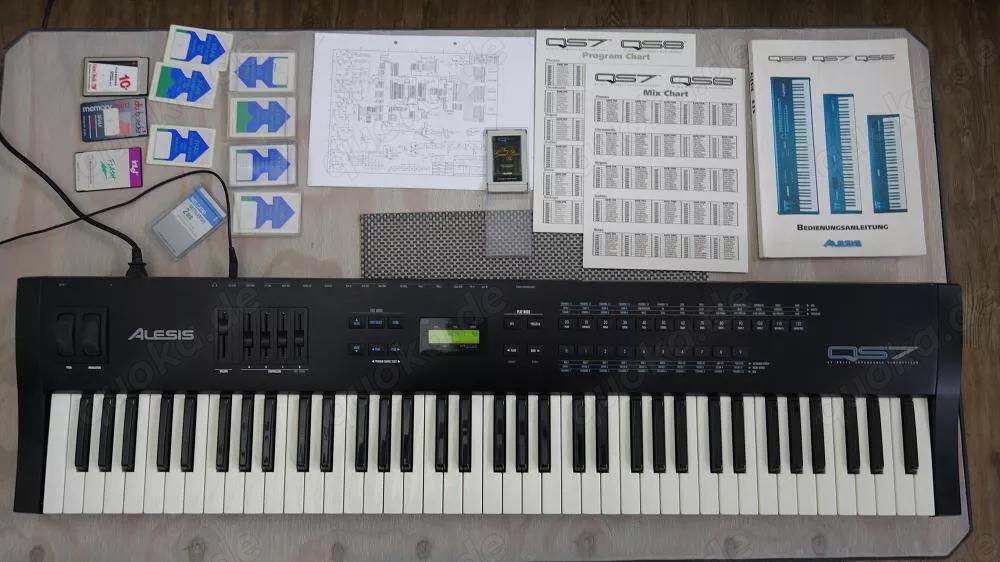 Alesis QS 7 Wohnzimmergerät mit QS Karte und Speicherkarten