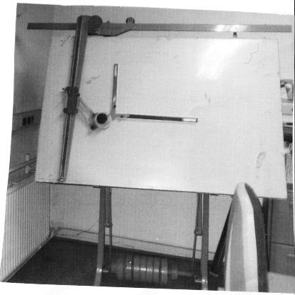 Zeichengerät auf Ständer zur manuellen Anfertigung großer Zeichnungen bis A0 Zeichengerät auf Ständer zur manuellen Anfertigung großer Zeichnungen bis A0