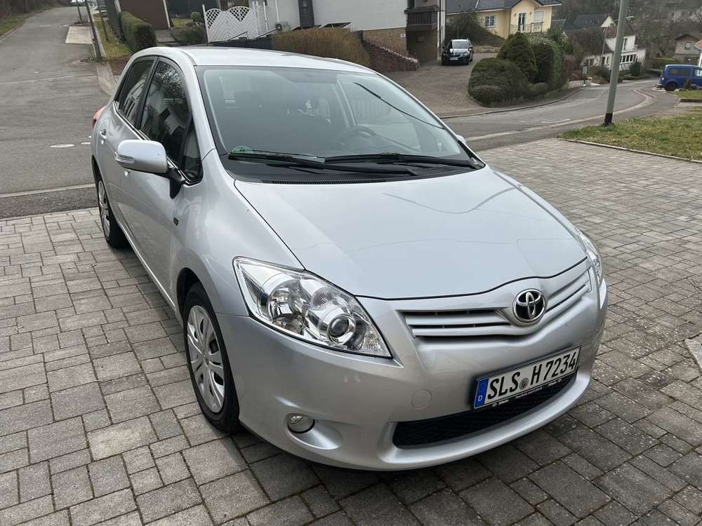 Toyota Auris Life+