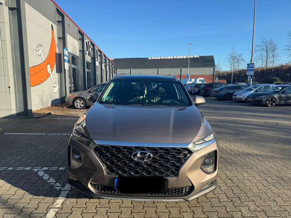 Hyundai SANTA FE das auto ist wie neu, hat keine schaden. 7 sitzer