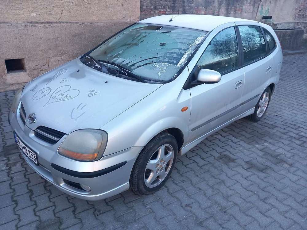 Nissan Almera Tino