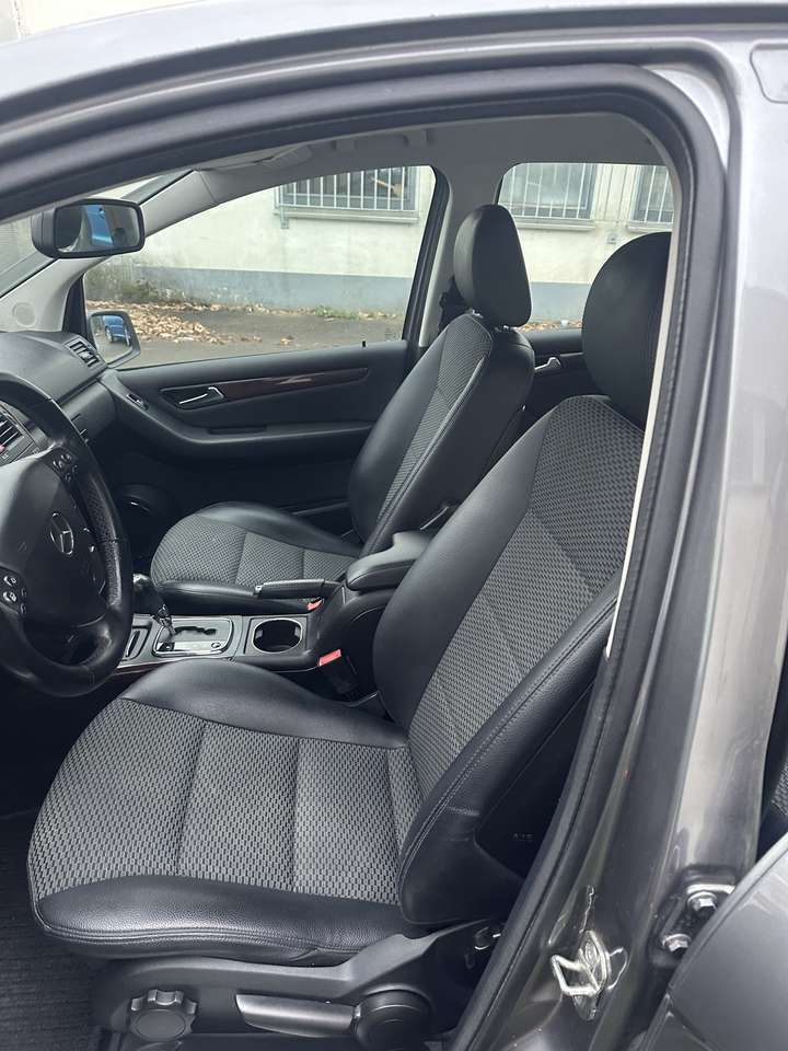 Mercedes-Benz A 180 Autotronic Avantgarde das Auto hat zwei Besitz