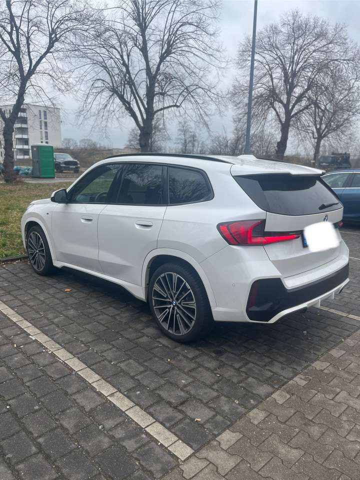 BMW X1 xDrive23i M-Sport| Massage| 360| HuD| PanoDA