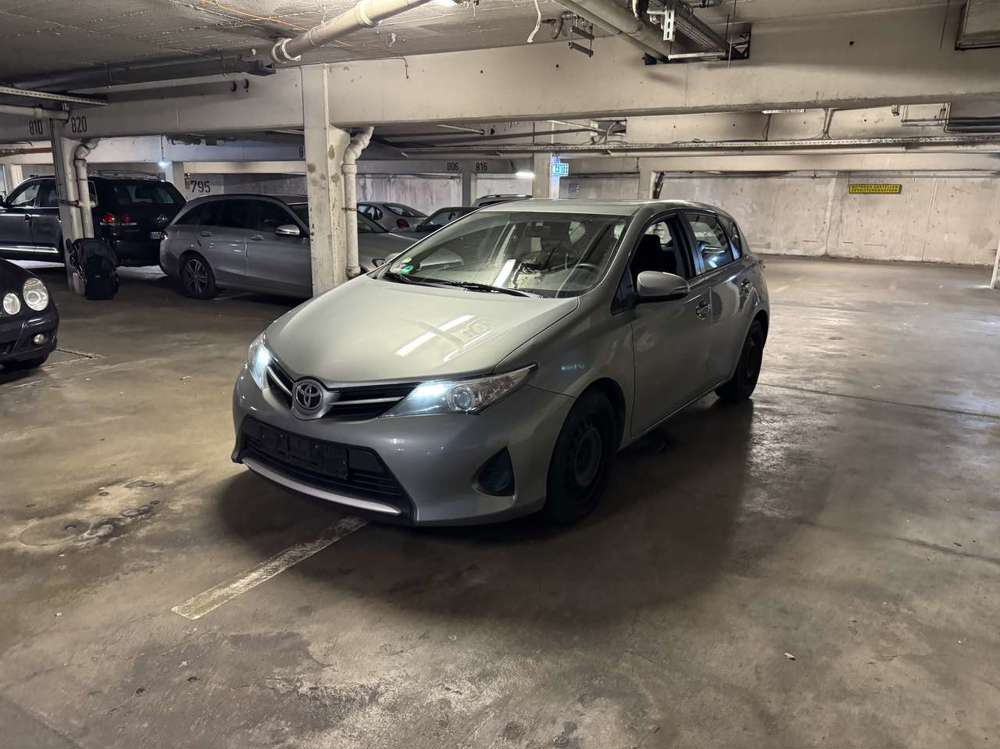 Toyota Auris 1.33 Dual-VVT-i Cool