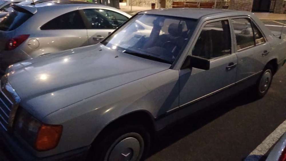 Mercedes-Benz E 200 200 D