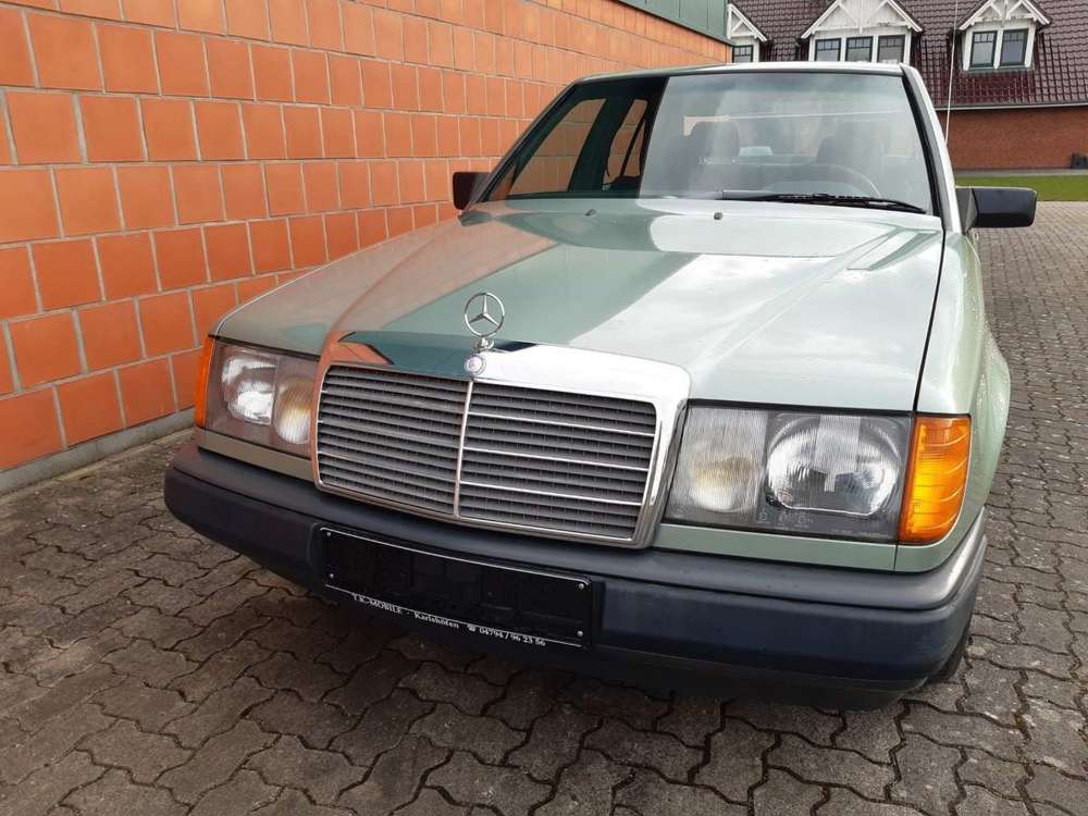 Mercedes-Benz 200 200 D