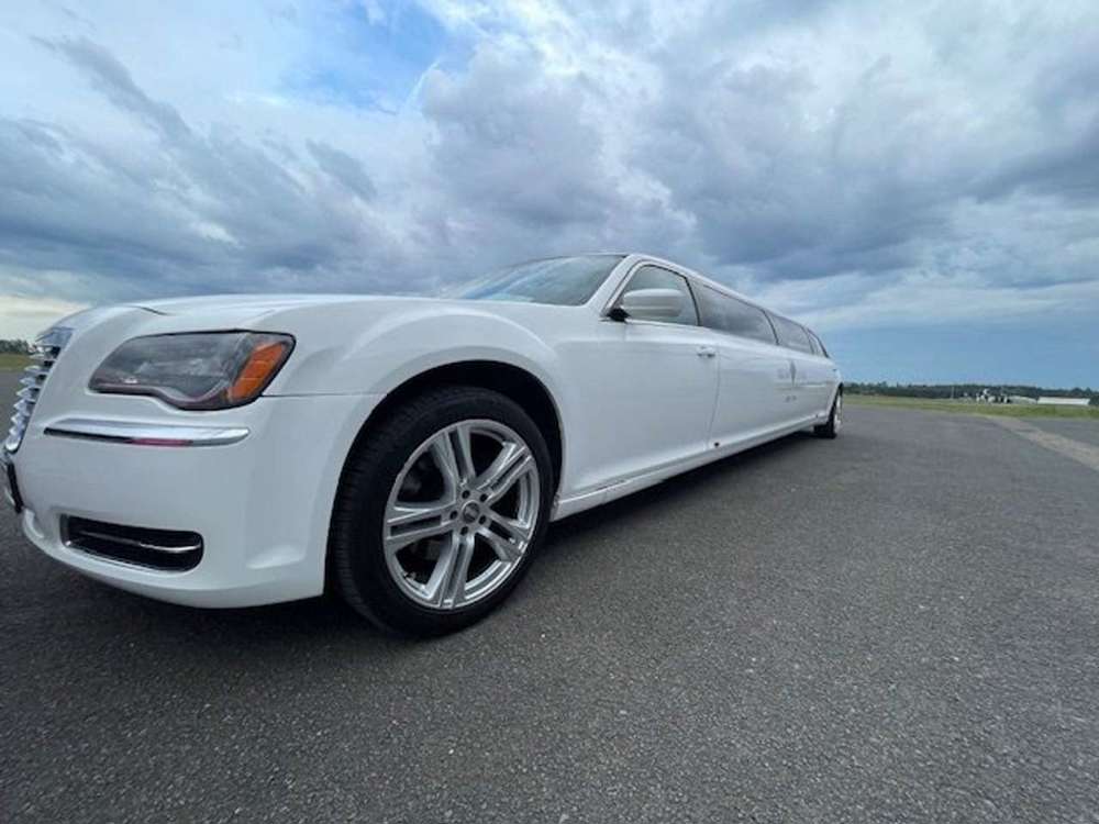 Chrysler 300C STRETCHLIMOUSINE neuster Chrysler 300c Sondermobil