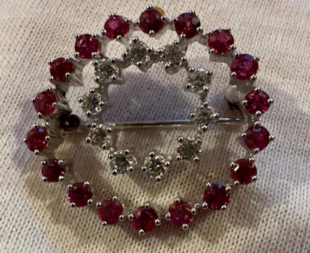 Brosche Wg,585,Rubine u. Diamanten VVSI, 0,4 Karat, Wesselton2x3,2 mm, ca. 5,5Gr