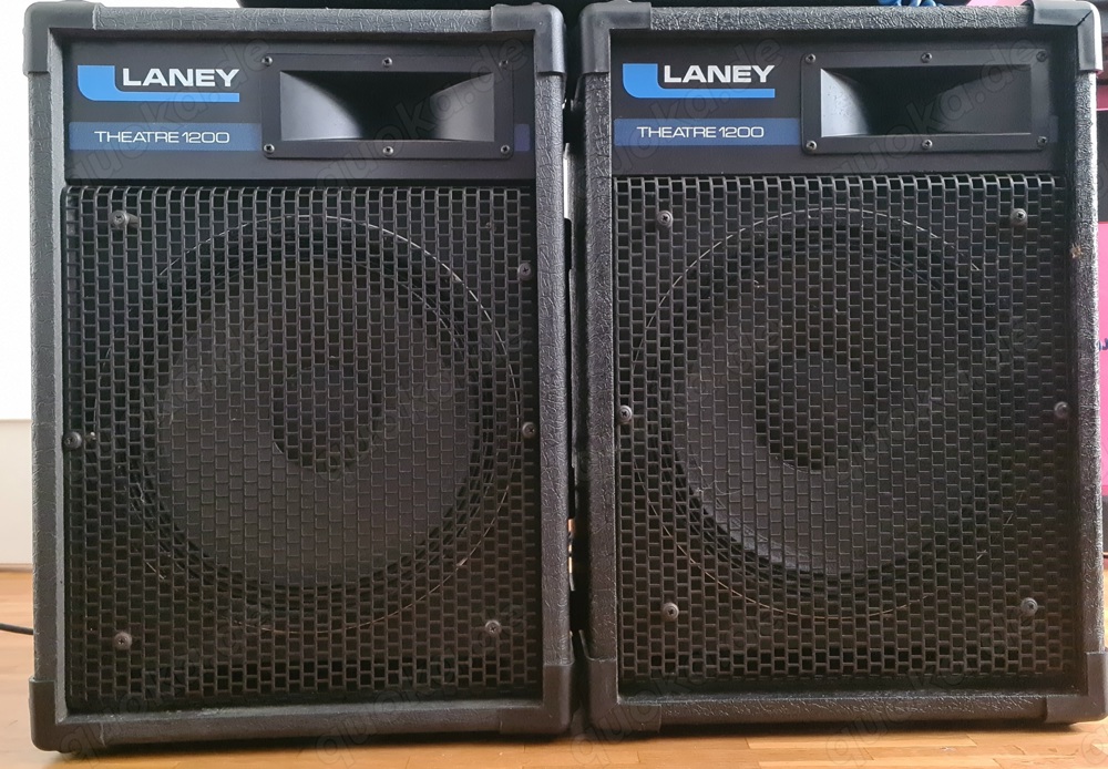 Gut erhaltene 75 Watt Boxen mit Hochständer und 2 ca 20m lange Lautsprecherkabel (Klinke-Klinke)