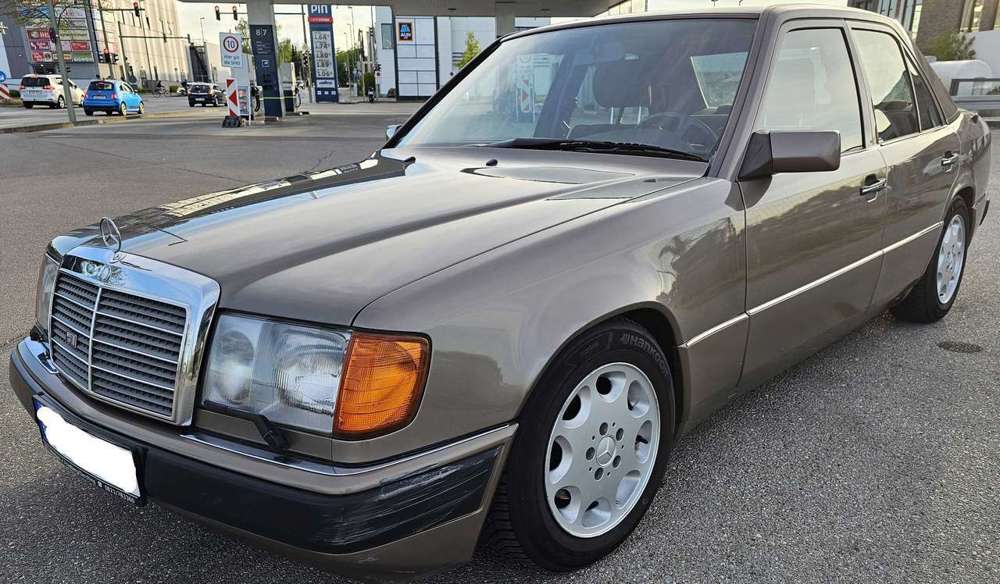 Mercedes-Benz 260 Mercedes-Benz 260 E Sportline, Automatik