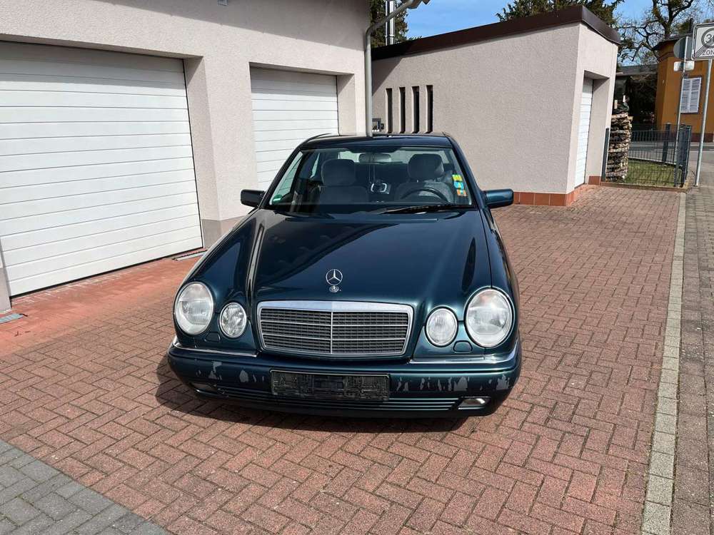 Mercedes-Benz E 240 E 240 Elegance