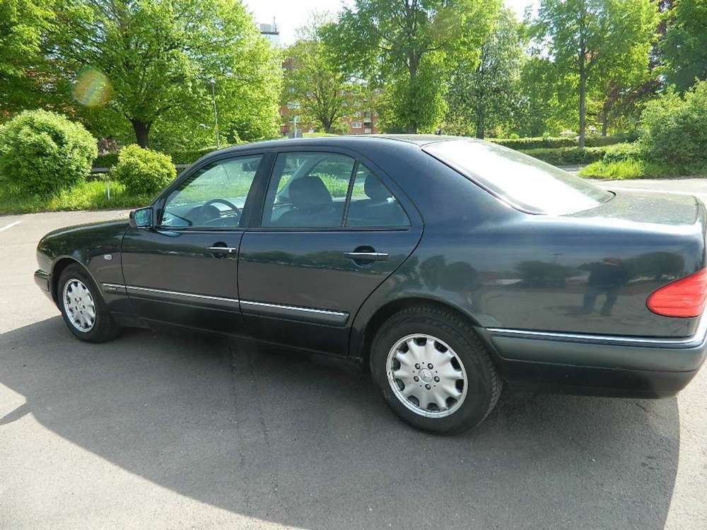 Mercedes-Benz E 240 E-Klasse Elegance HU 4/26