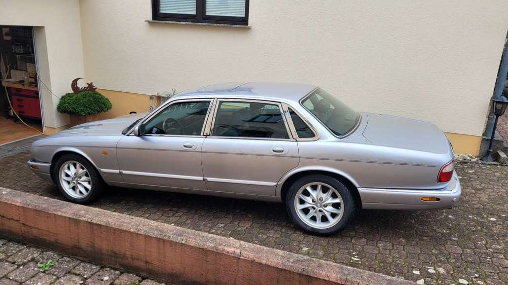 Jaguar XJ8