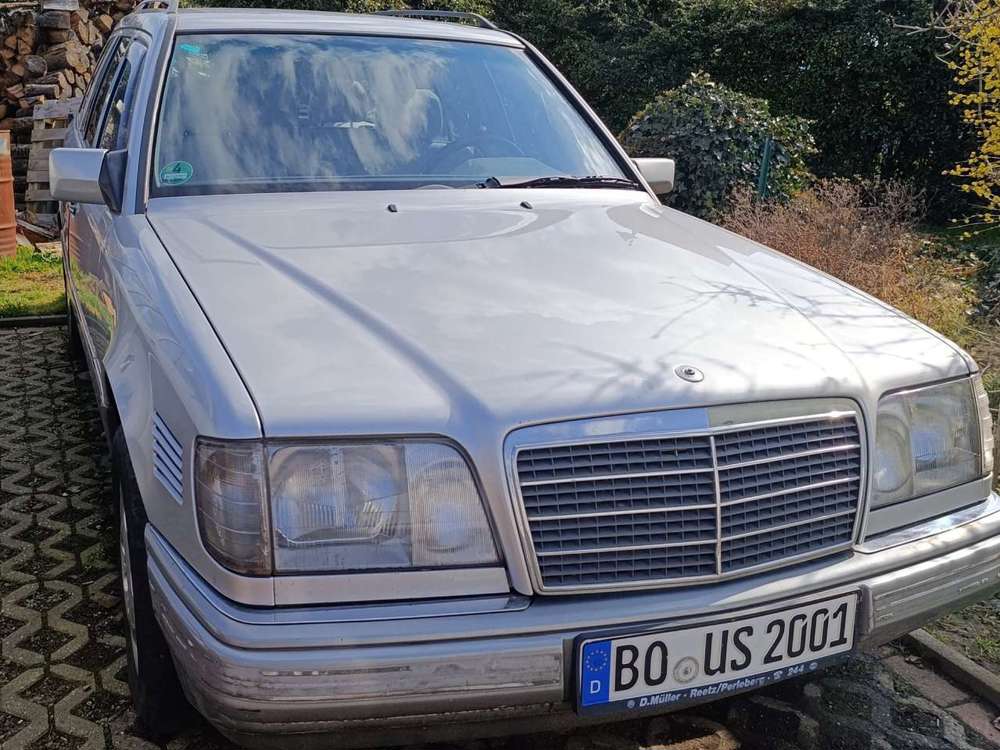 Mercedes-Benz E 300 E 300 T Turbo D 4Matic