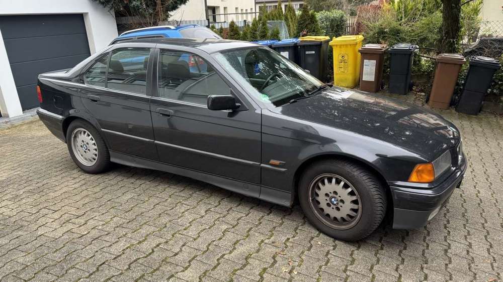 BMW 318 318i Limousine