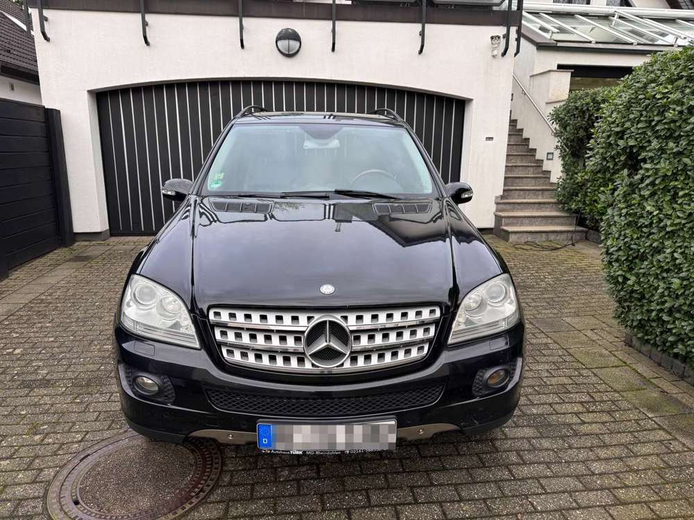 Mercedes-Benz ML 500 ML 500 7G-TRONIC 5.0L V8 - Prominenter Vorbesitzer