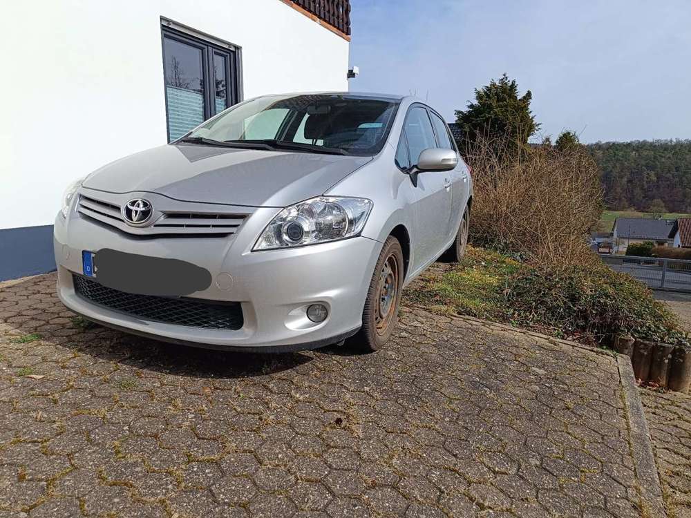 Toyota Auris Life+