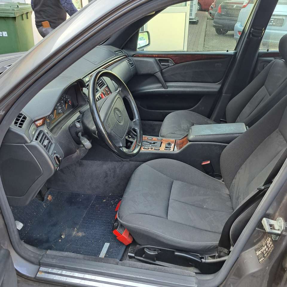 Mercedes-Benz E 240 Avantgarde