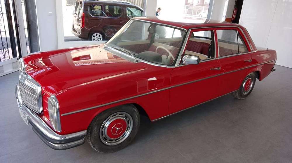 Mercedes-Benz 230