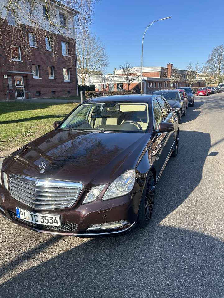 Mercedes-Benz E 220 CDI DPF BlueEFFICIENCY Automatik Elegance