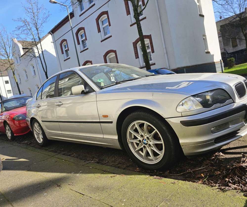 BMW 323 323i